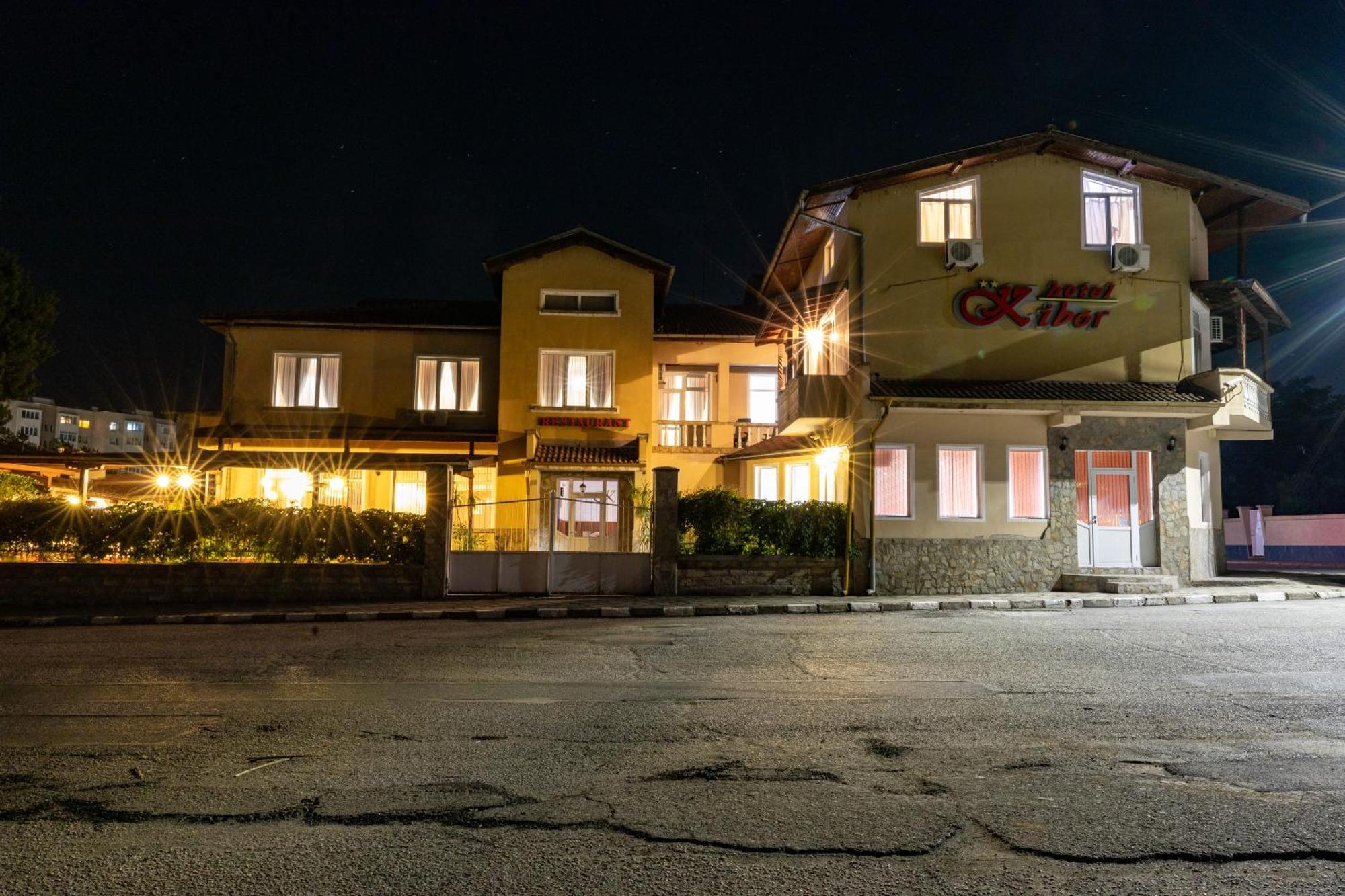 Hotel Kibor Gulubovo  Ngoại thất bức ảnh