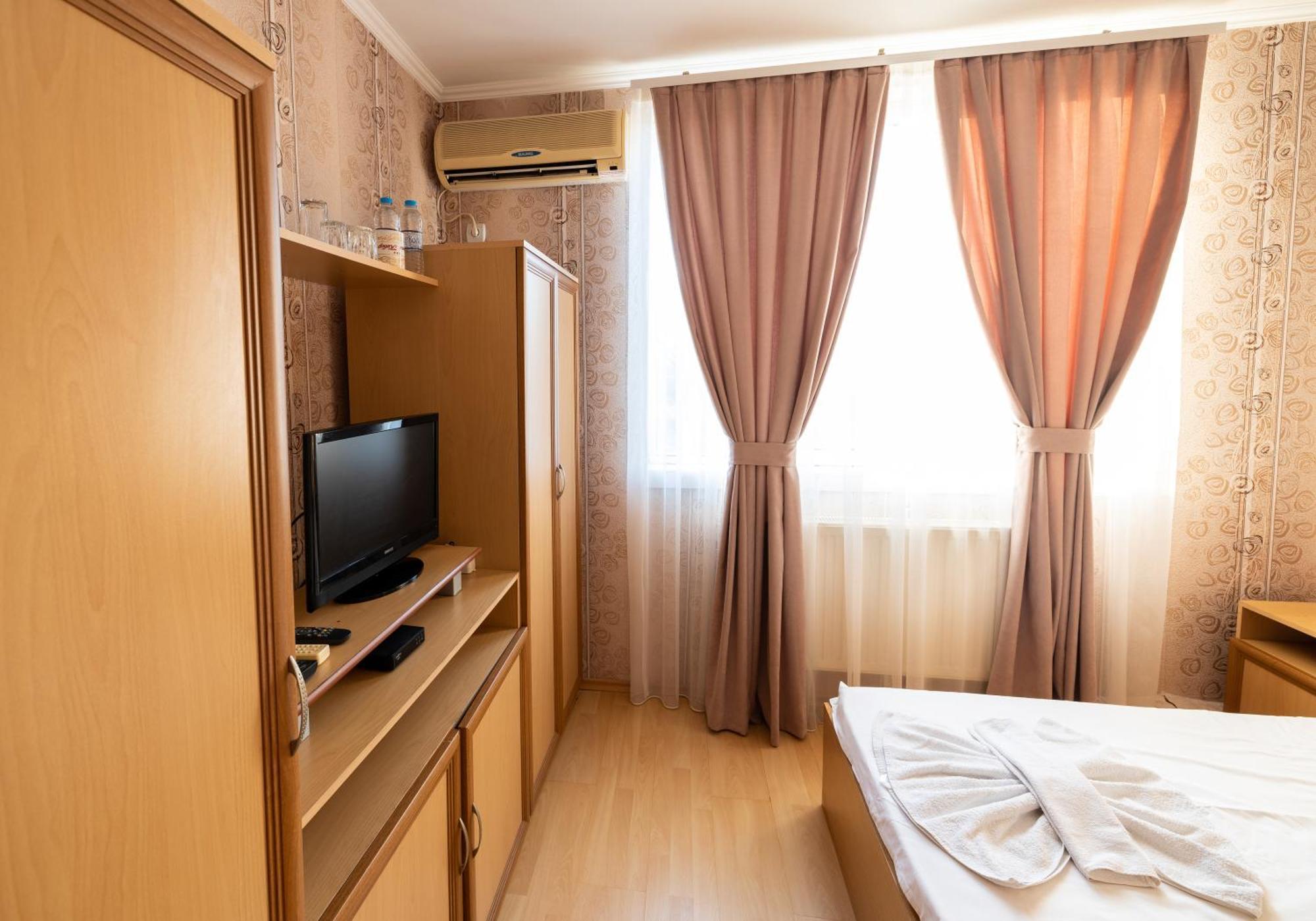 Hotel Kibor Gulubovo  Ngoại thất bức ảnh
