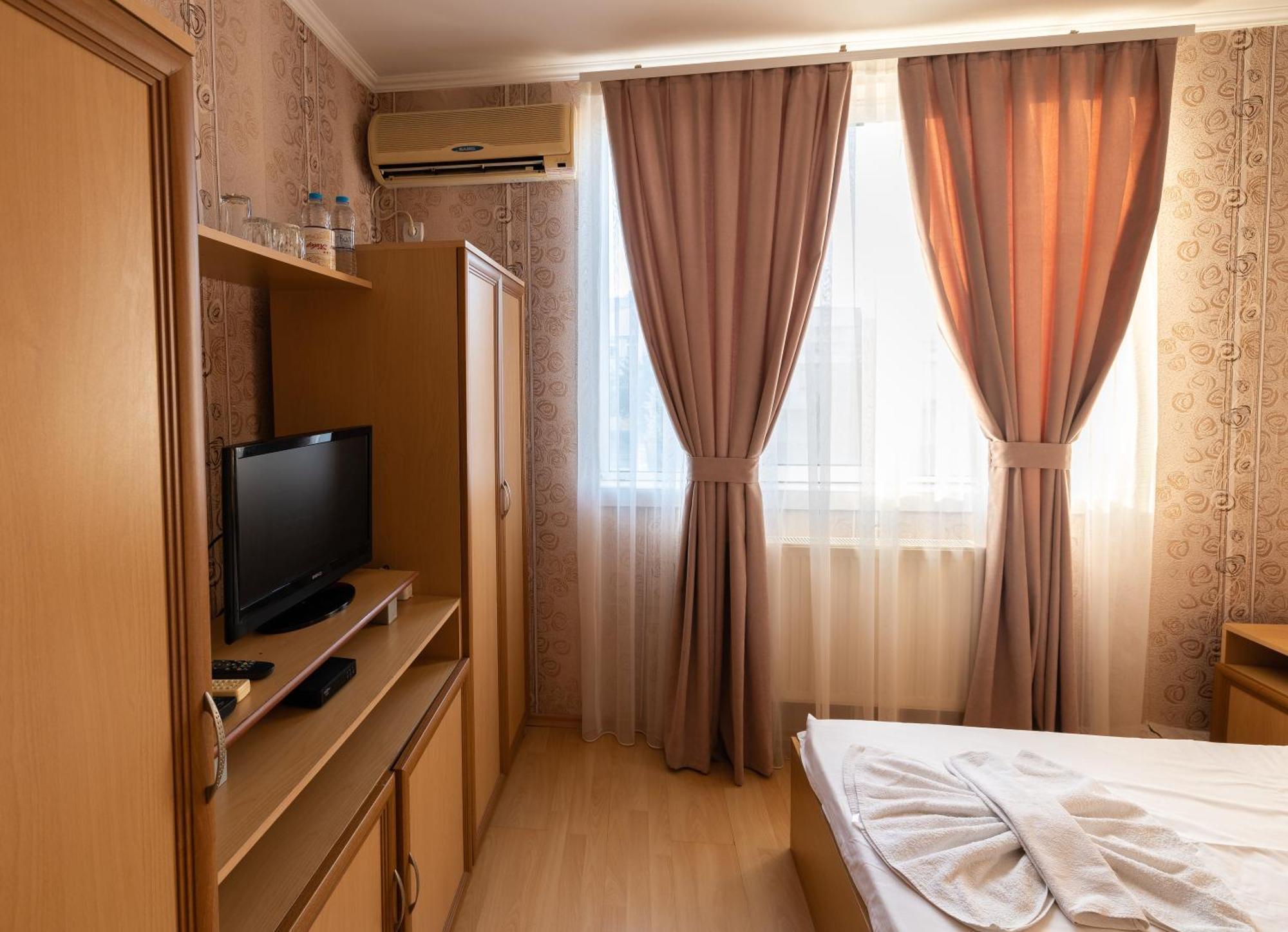 Hotel Kibor Gulubovo  Ngoại thất bức ảnh