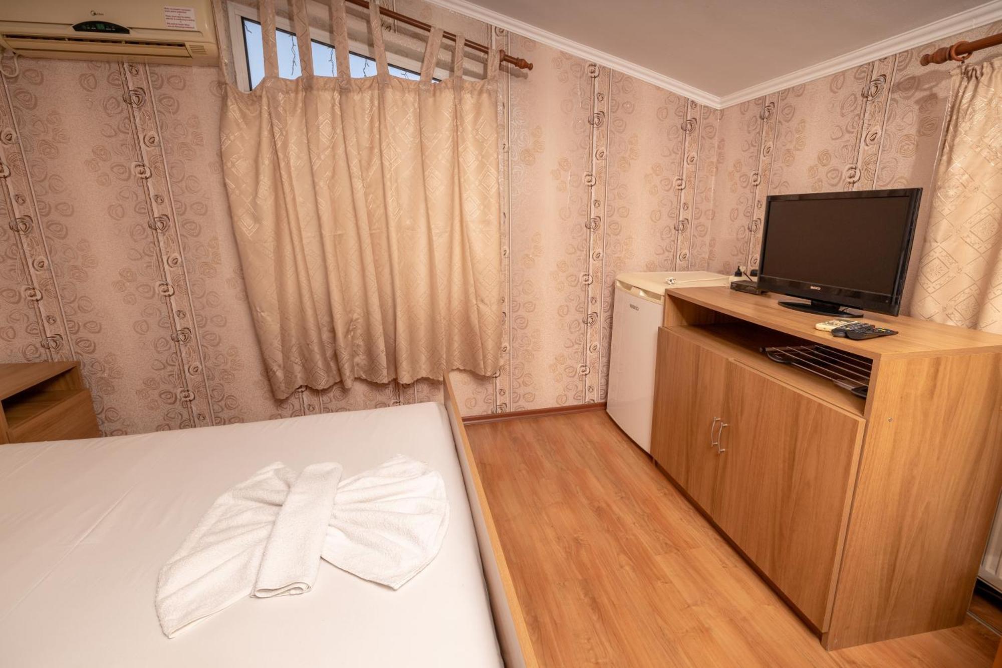 Hotel Kibor Gulubovo  Ngoại thất bức ảnh