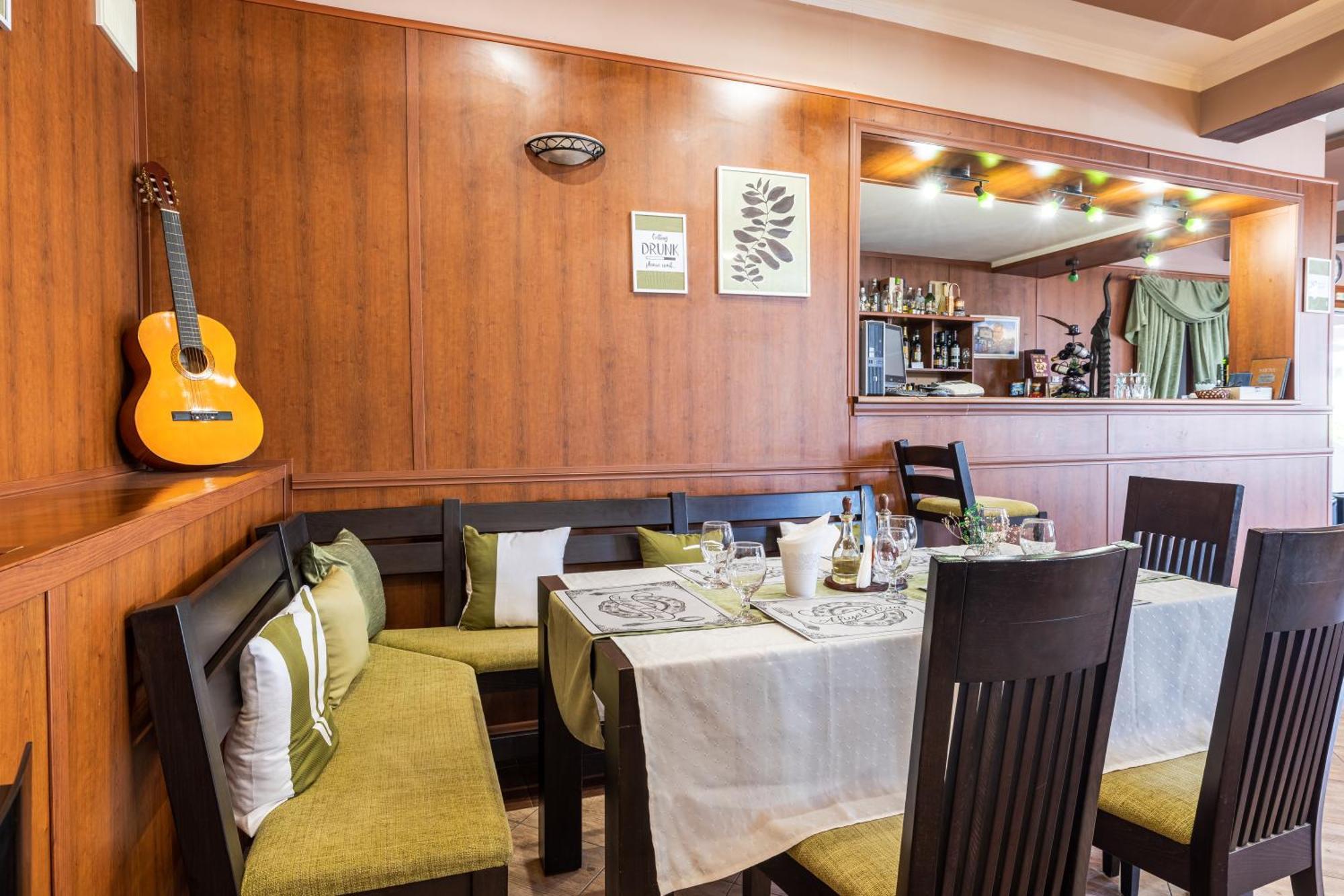Hotel Kibor Gulubovo  Ngoại thất bức ảnh
