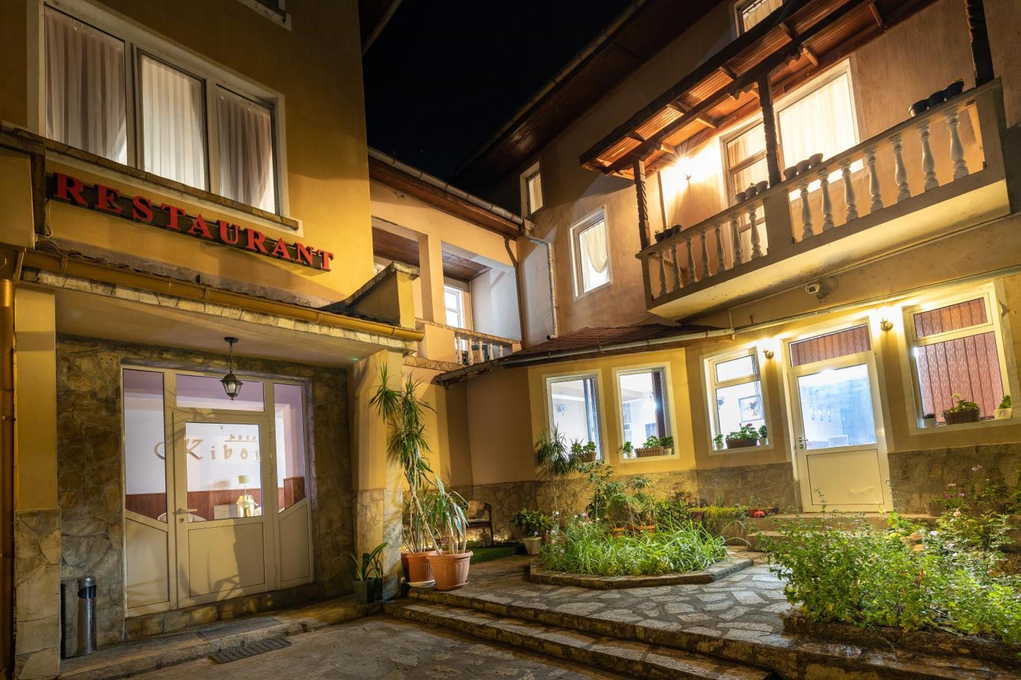 Hotel Kibor Gulubovo  Ngoại thất bức ảnh