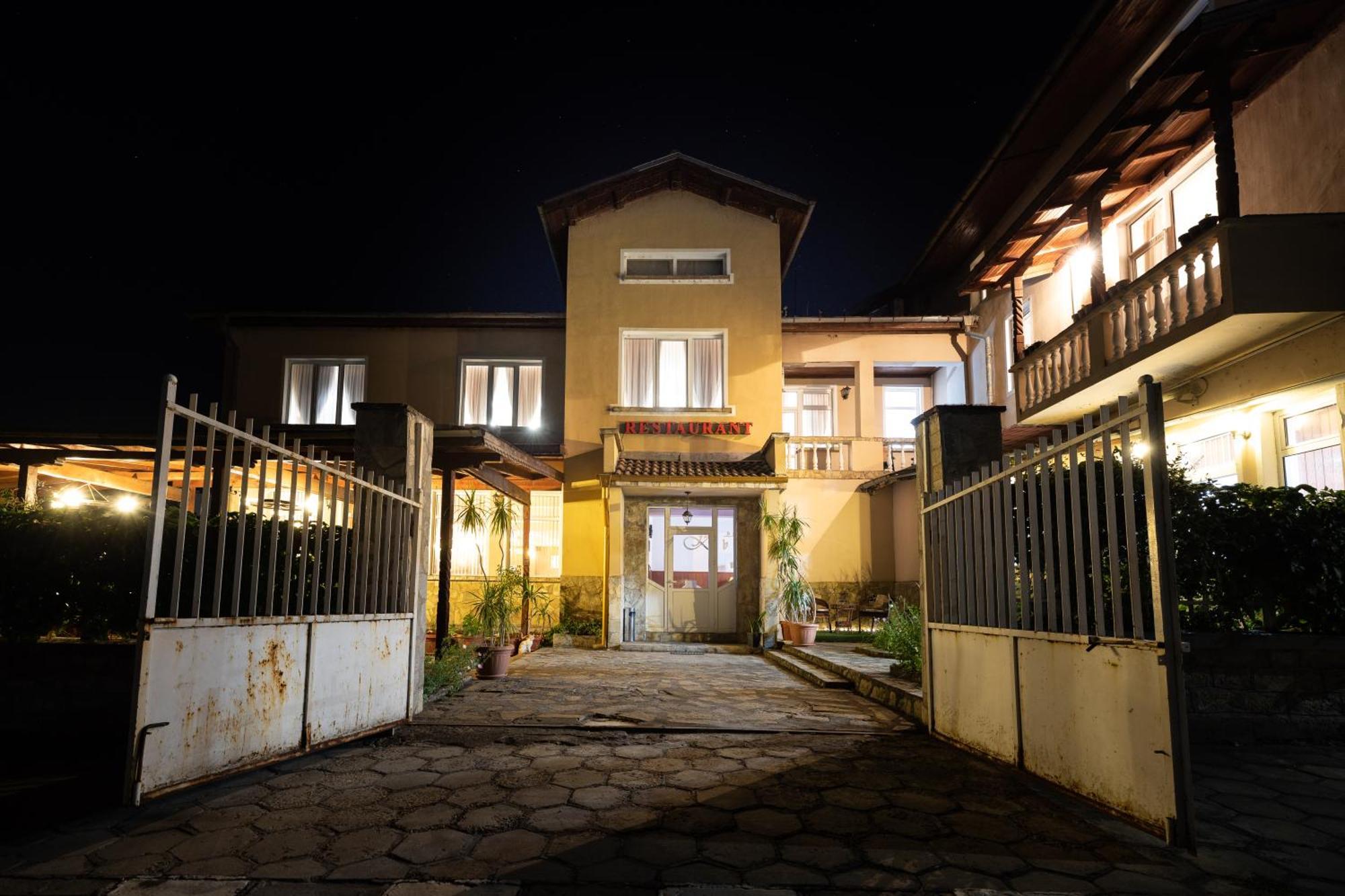 Hotel Kibor Gulubovo  Ngoại thất bức ảnh