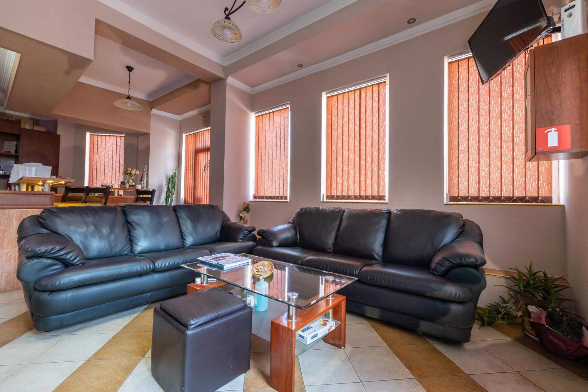 Hotel Kibor Gulubovo  Ngoại thất bức ảnh