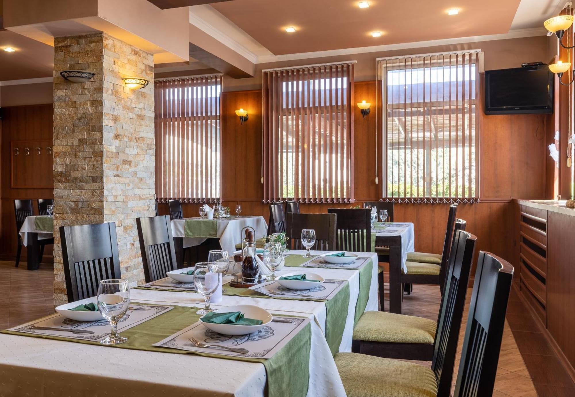 Hotel Kibor Gulubovo  Ngoại thất bức ảnh