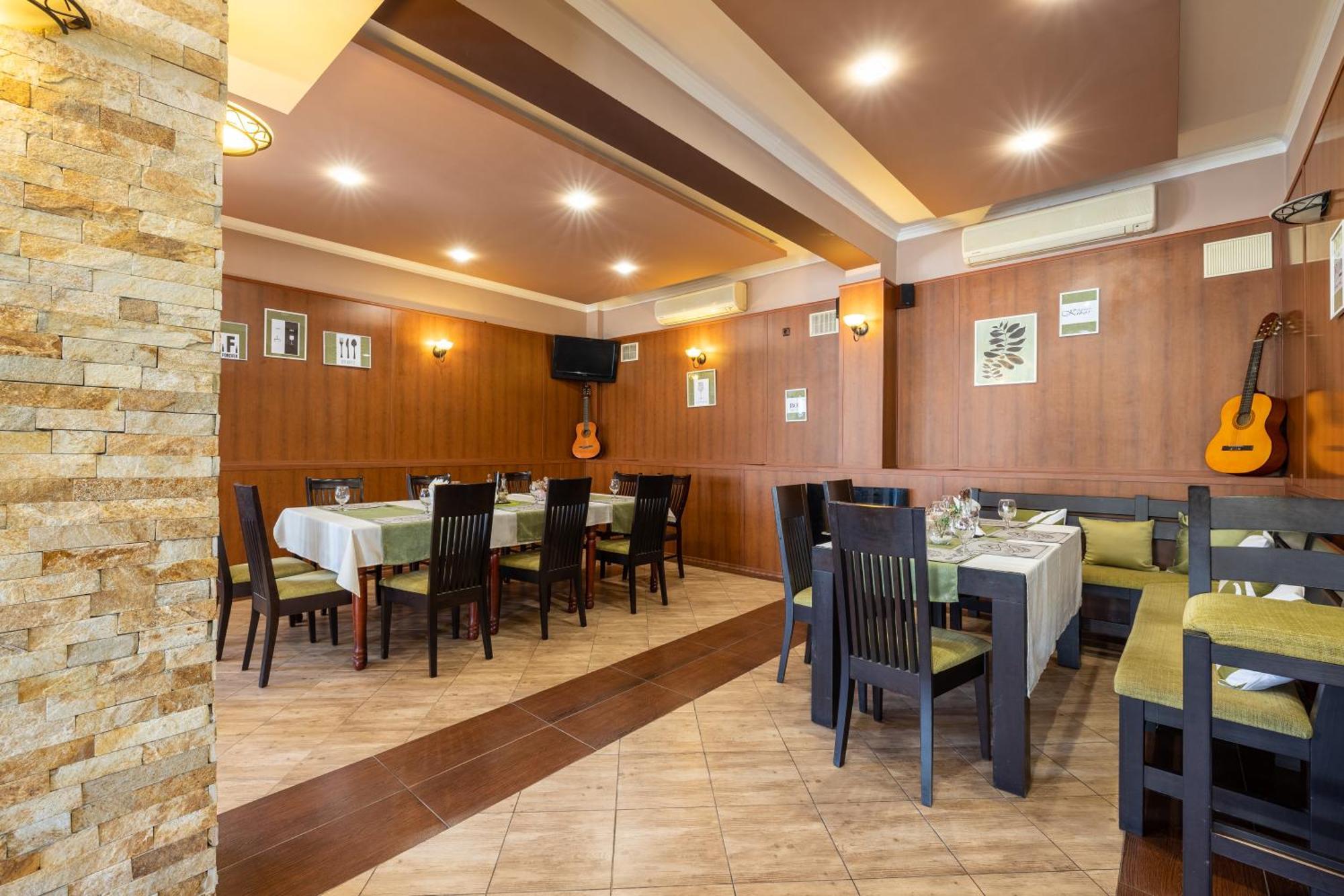 Hotel Kibor Gulubovo  Ngoại thất bức ảnh